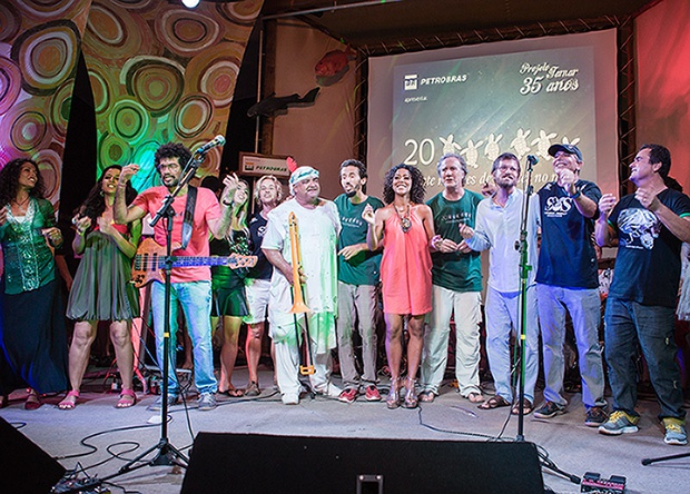 É assim que a banda toca! Veja quantos artistas também curtem as tartarugas marinhas