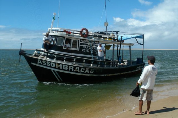 Barco Assombração passa a pesquisar o fundo do mar de Sergipe