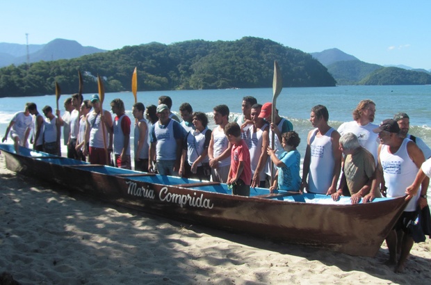 Corridas de canoa valorizam cultura e resgatam tradição caiçara em Ubatuba