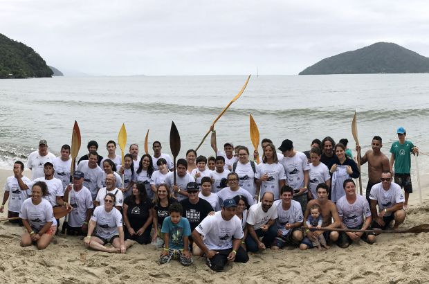 TAMAR Ubatuba comemorou 26 anos com corrida de canoas no aniversário da cidade