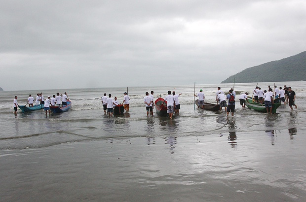 Tamar Ubatuba fez 25 anos com corridas de canoas nos 378 anos do municpio