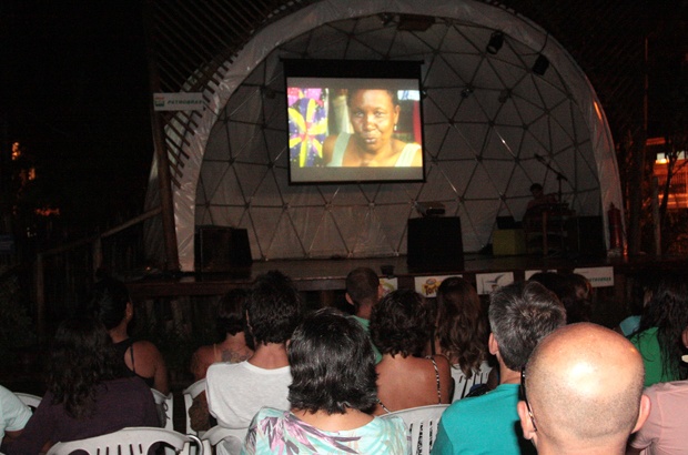 Tamar Ubatuba exibiu documentário premiado em homenagem às mulheres