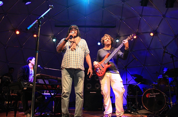 Dudu Lima Trio e Milton Nascimento  em noite inesquecível no CV de Ubatuba