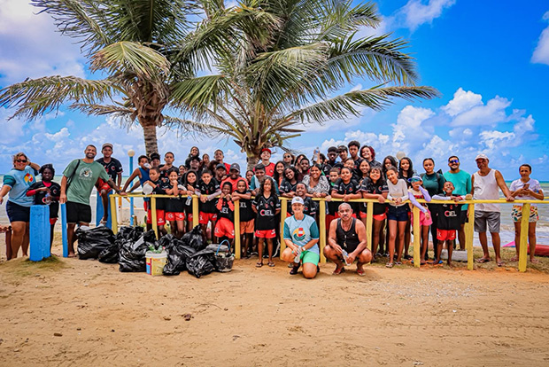 Fundação Projeto Tamar participa do Dia Mundial de Limpeza de Praias