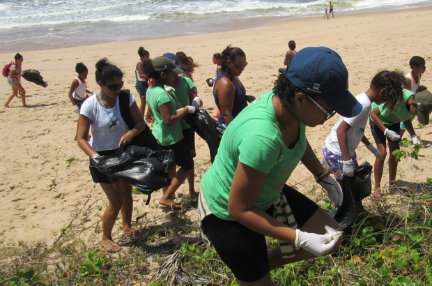 Tamar participou de atividades para alertar sobre o cuidado com as praias e o mar