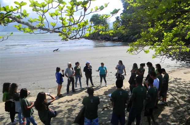 Bases promovem mutirões e palestras no Dia Mundial de Limpeza das Praias