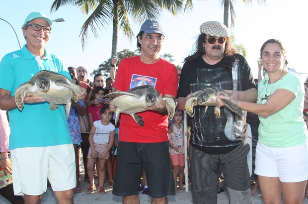 Moraes Moreira e Davi Moraes fizeram show cativante no TAMAR Ubatuba