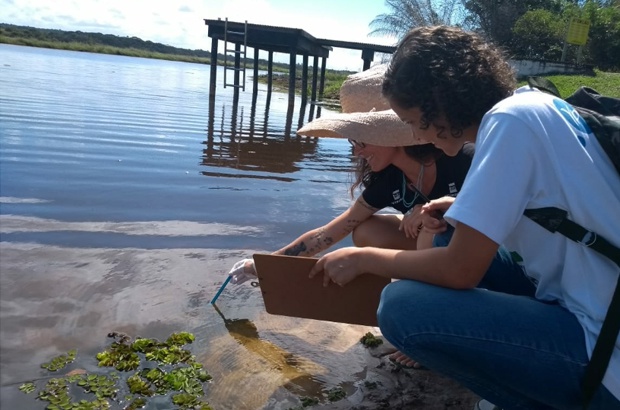 Alunos da Escolinha do TAMAR protegem o Rio Capivara