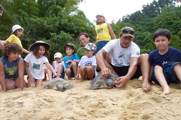 Base de Ubatuba lança novidades em programa de educação ambiental que mantém há 15 anos