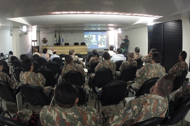 Procedimentos para resgate de tartarugas marinhas são apresentados a parceiros